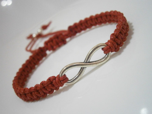 Infinity náramek - červený (macramé) — foto 1