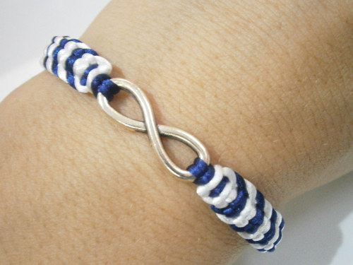 Infinity náramek saténový - modrobílý (macramé) — foto 1