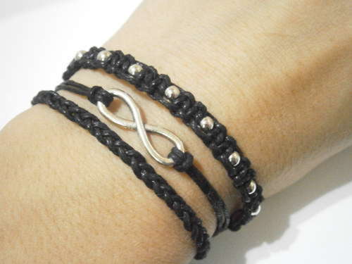 Černý trojitý náramek "Infinity" (macramé) — foto 1