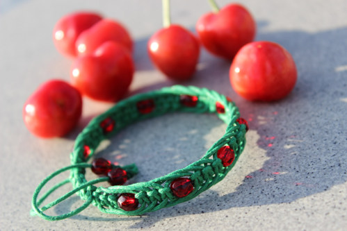 Na třešních.. ;) Náramek macramé — foto 1