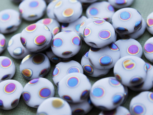 13 mm bílé korálky - penízky s barevnými fleky