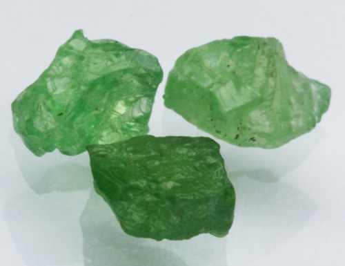Tsavorit!! -- Keňa -- 0,72ct 3ks — foto 1