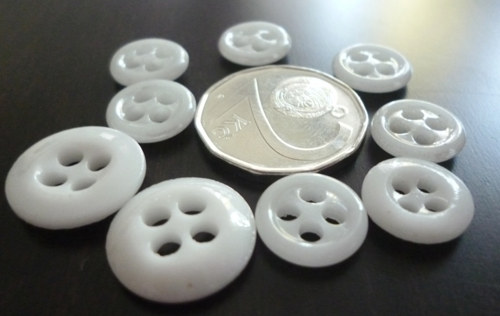 9 porcelánových knoflíků