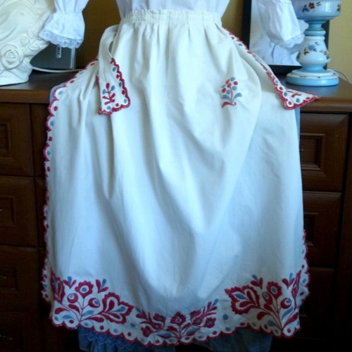 Vyšívaná zástěrka — foto 1