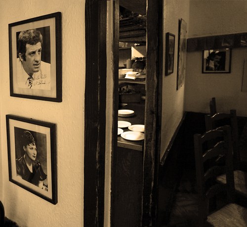 Paříž - restaurace s Belmondem