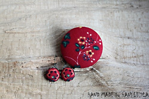 D20/ visací buttonkové náušnice + brož