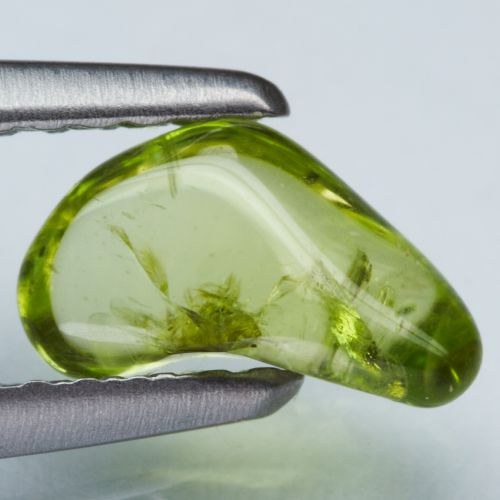 Olivín -- Pákistán !! -- 0,83ct — foto 1