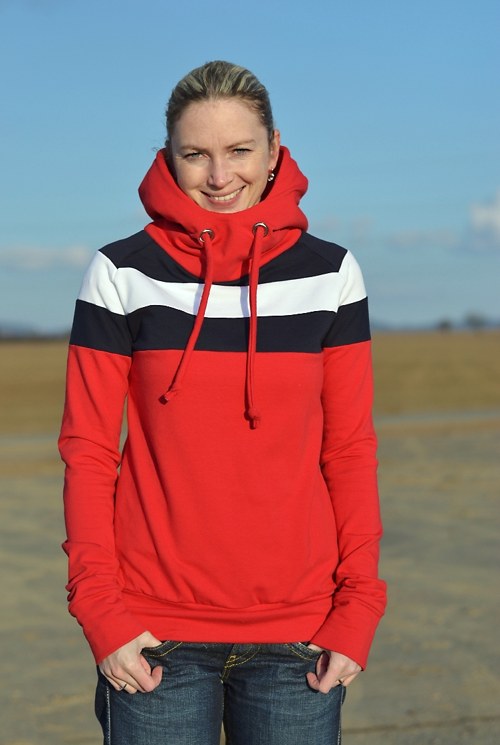 Červená mikina — foto 1