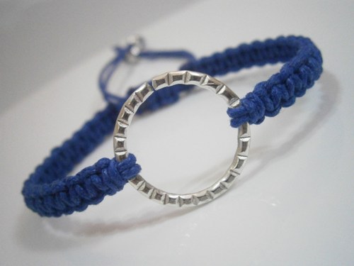 Tmavě modrý náramek - unisex (macramé) — foto 1
