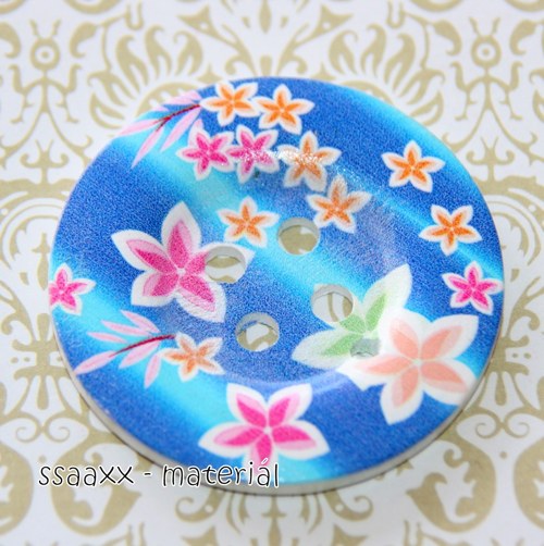 MAXI knoflík ~ 5cm ~ modrý s kvítky — foto 1