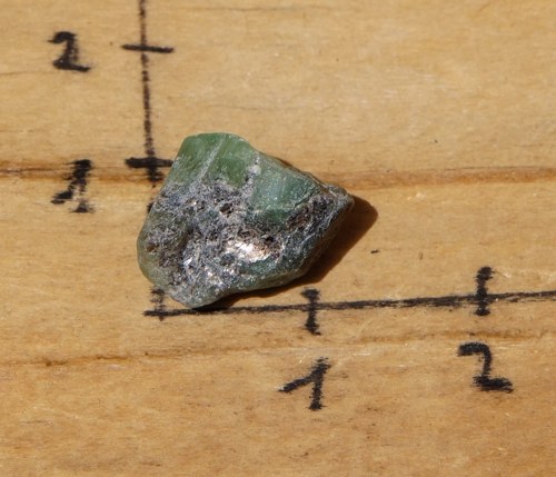 Smaragd v mateční hornině B9838 — foto 1
