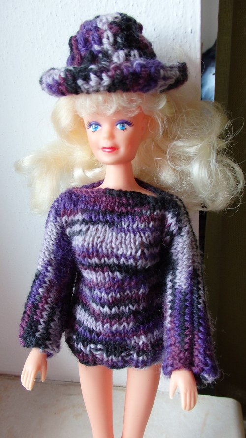 Barbie- žíhaný svetr s kloboukem — foto 1