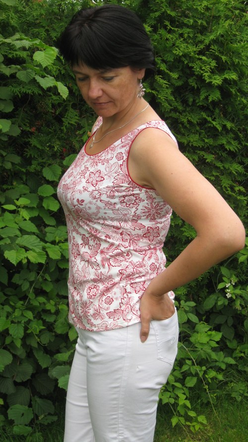 Letní červenobílý nátělník — foto 1