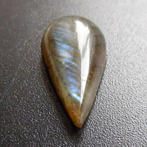 Labradorit - kabošon (27 x 14 x 8 mm) — foto 1
