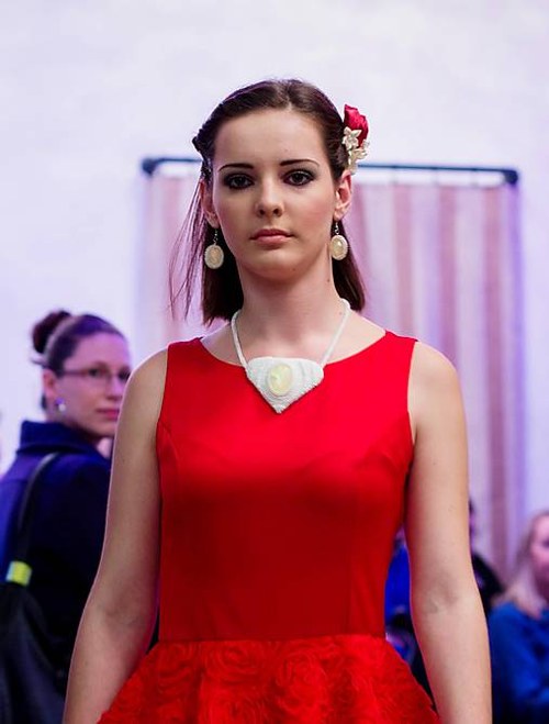 Biely (nielen) svadobný