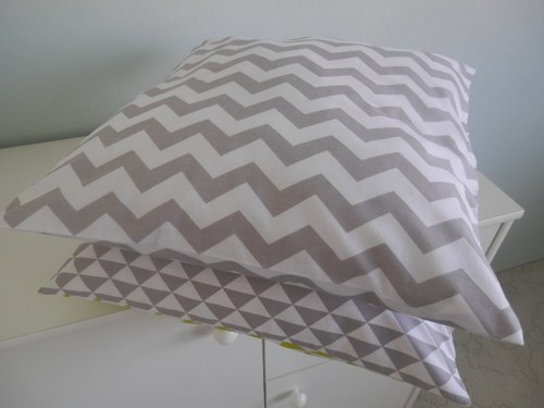 Polštářek - chevron šedý — foto 1