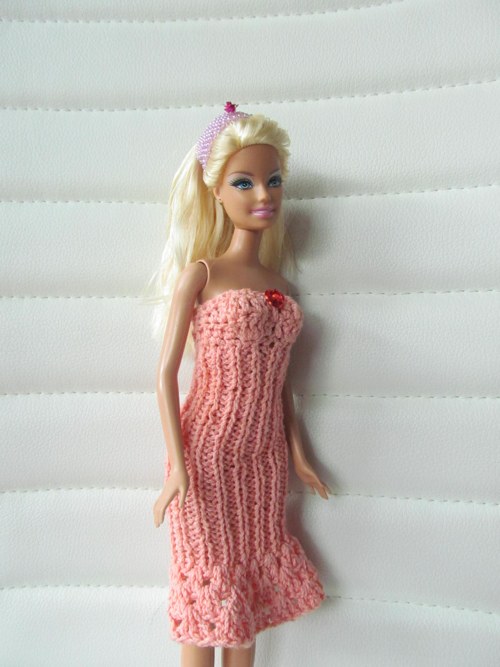 Pletené šatičky na barbie — foto 1