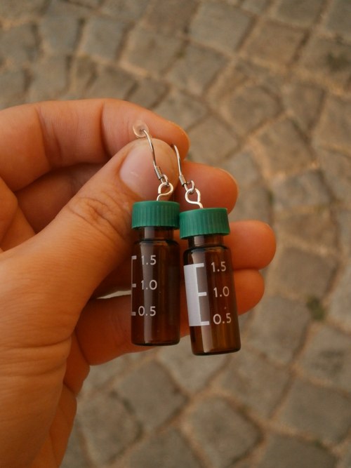 Náušnice vialky pro chemičky — foto 1