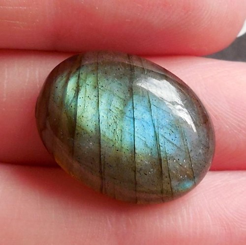 Labradorit - kabošon (20 x 15 x 7 mm) — foto 1