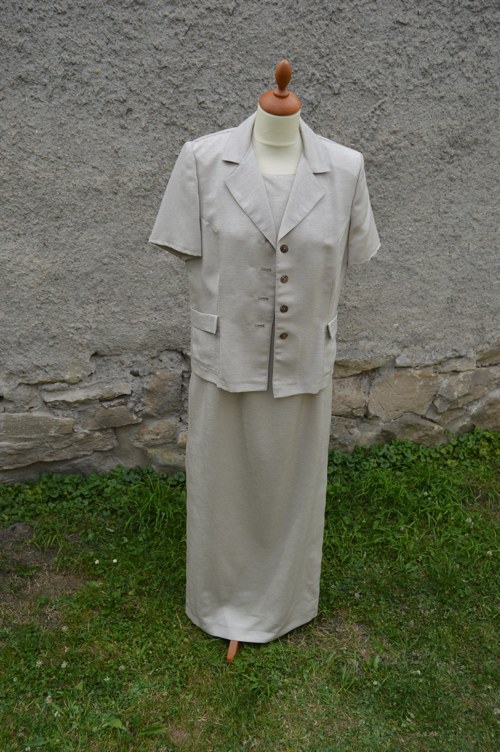 Elegantní šaty s kabátkem — foto 1