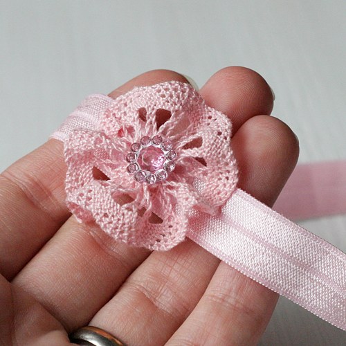 Čelenka pro newborn - krajková kytička — foto 1