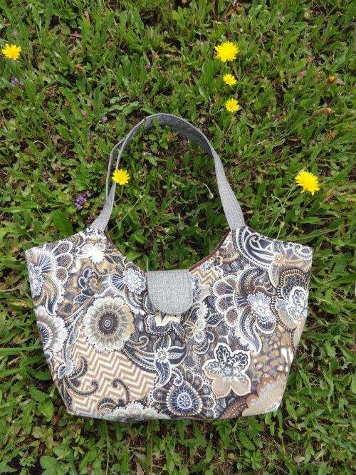 Malá elegantní s ornamenty — foto 1
