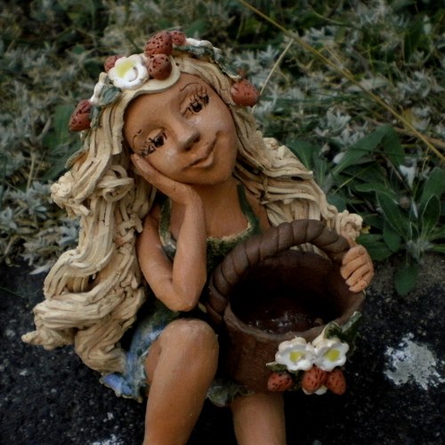 Víla Lesanka s jahůdkama-cca19cm — foto 1