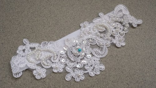 Krásný krajkový luxusní BÍLÝ podvazek