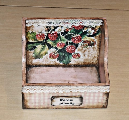 Dřevěný box na koření — foto 1