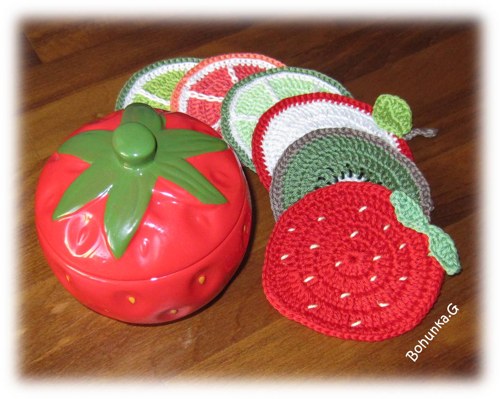 Háčkované podšálky tutti frutti — foto 1