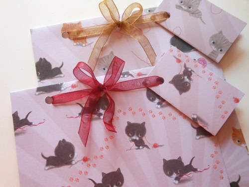 Černá koťátka s klubíčky - obal na CD 13x14 cm — foto 1