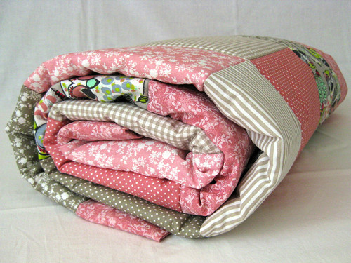 PATCHWORK dětská deka s kapsou + hračkou sovičky — foto 1