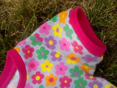 Tričko - kytičky — foto 1