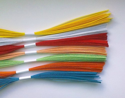 Bílé proužky na quilling 7mm