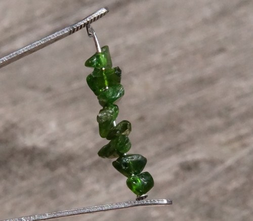 Zlomky chromdiopsidu D463 — foto 1