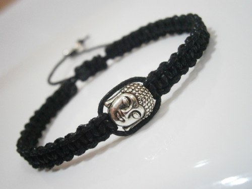 Černý náramek s buddhou (macramé) — foto 1