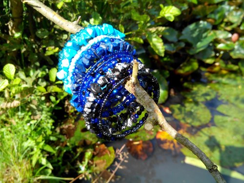 S tyrkenitem, lapis lazuli a obsidiánem — foto 1