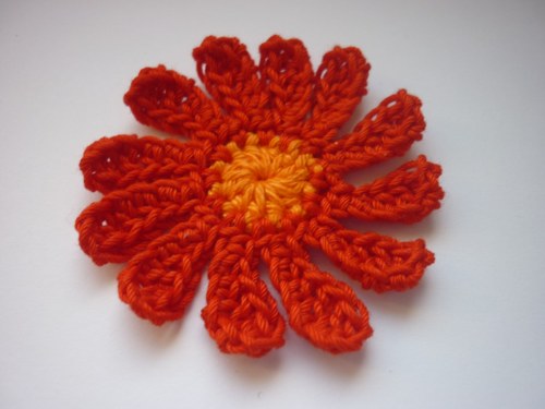 Háčkovaná gerbera malá - aplikace
