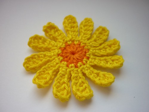 Háčkovaná gerbera malá - aplikace
