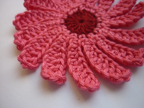 Háčkovaná gerbera velká - aplikace