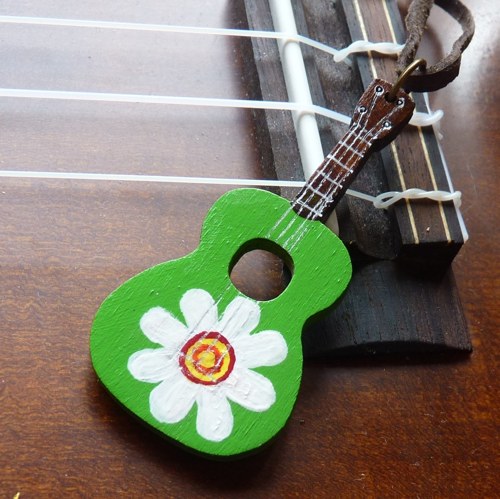 Přívěsek ukulele velké — foto 1