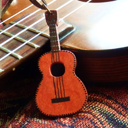 Přívěsek ukulele velké — foto 1