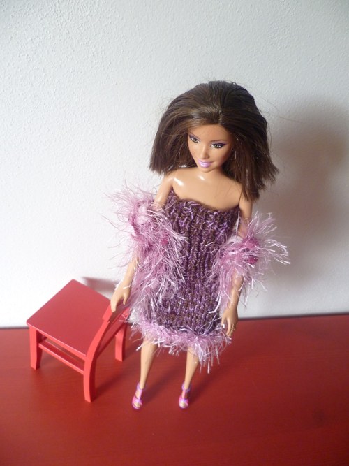 Šaty s boa pro barbie — foto 1