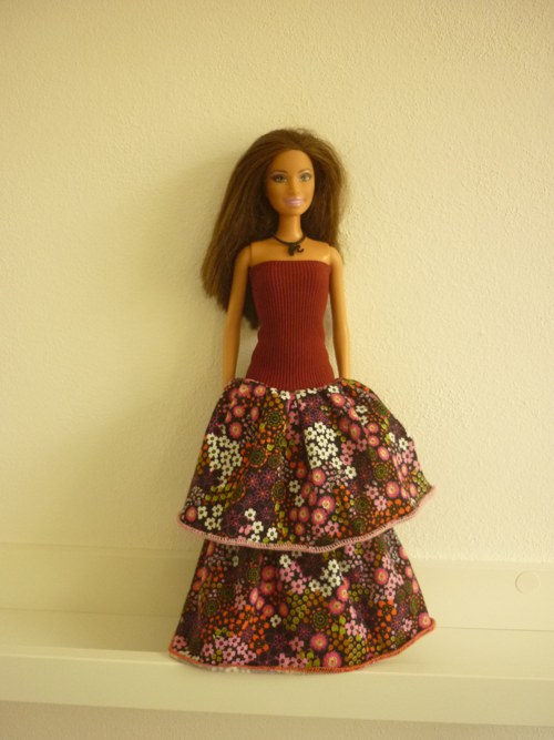 Šaty na panenku Barbie — foto 1