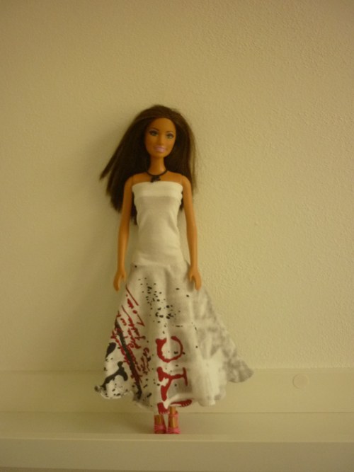 Šaty na panenku Barbie — foto 1