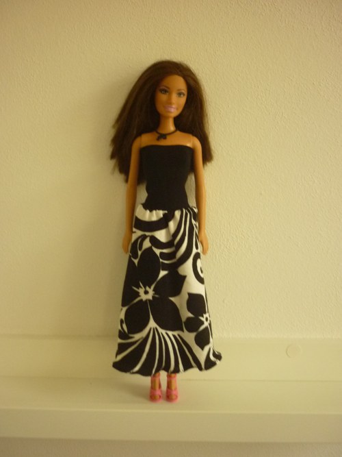 Šaty na panenku Barbie — foto 1