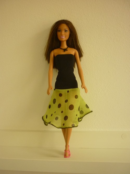 Šaty na panenku Barbie — foto 1