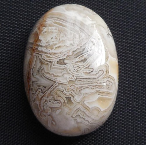 Achát krajkový - kabošon (21 x 15 x 6 mm)