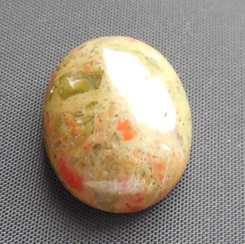 Unakit - kabošon (20 x 15 x 6 mm)
