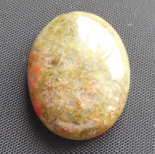 Unakit - kabošon (20 x 15 x 6 mm)